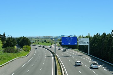 Autoroute française - Highway in France - obrazy, fototapety, plakaty