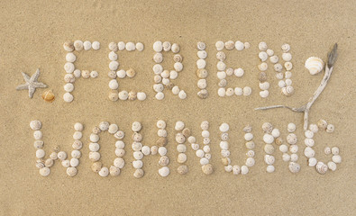 Wort FERIENWOHNUNG im Sand