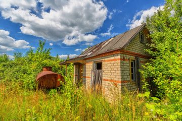 Fototapeta na wymiar Abandoned hut