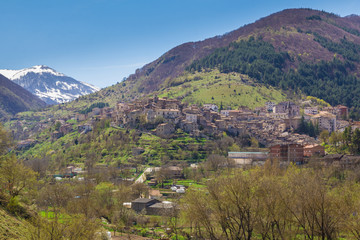 Fototapeta premium Villaggio di montagna in Abruzzo