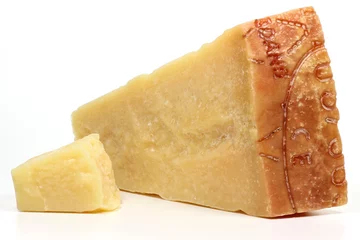Gordijnen italienischer Grana Padano Käse isoliert auf weißem Hintergrund © Björn Wylezich