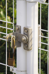 フェンスゲート 鍵