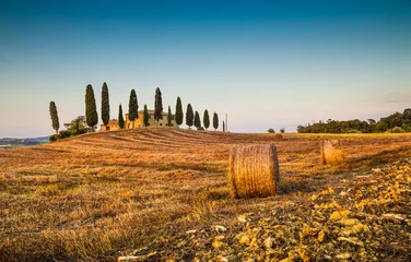 Foto auf Alu-Dibond Tuscany landscape with farm house at sunset, Val d'Orcia, Italy © JFL Photography