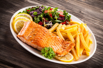 Fried salmon and vegetables