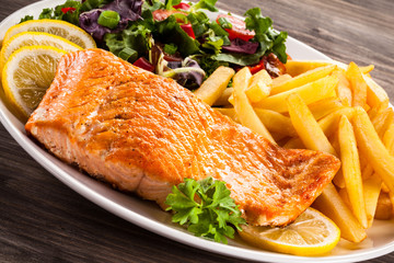 Fried salmon and vegetables