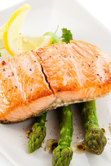 Grilled salmon and asparagus