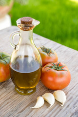 Olio d'oliva, pomodori e aglio,cucina mediterranea