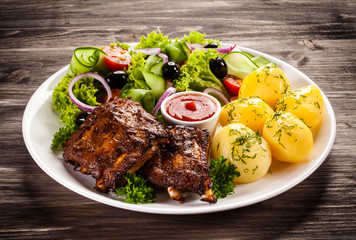 Grilled ribs with vegetables