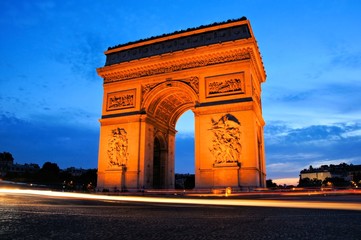 Fototapeta na wymiar Sunset view of the Arc de Triomphe, Paris, France