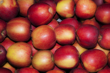 red apples