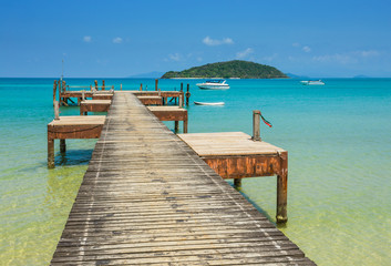 Fototapeta na wymiar Old wooden jetty on exotic beach island