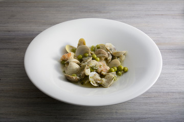 Fresh Cockle clams with wine sauce.