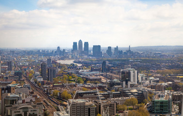 Fototapeta premium LONDON, UK - APRIL 22, 2015: City of London and Canary Wharf
