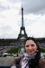 Touristin am Eiffelturm