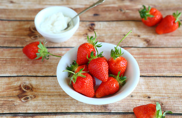 fragrant fresh strawberries in a bowl