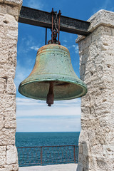 Obraz premium Big bell in the Chersonesus in Crimea, near Sevastopol