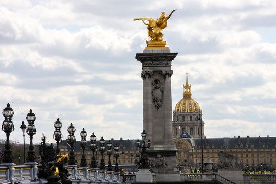 Pont Alexandre III., Richtung Invalidendom