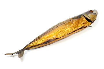 ger&auml;ucherte Makrele isoliert auf wei&szlig;em Hintergrund