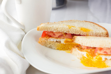 Sandwich with fried egg and tomatoes