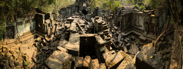 Fototapeta premium Beng Mealea east gate panorama