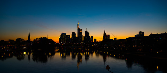 Fototapeta na wymiar Frankfurt Skyline Sonnenuntergang