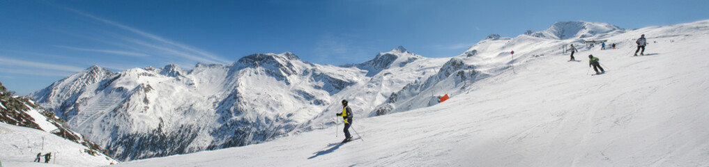 Fototapeta na wymiar Winter mountain panorama