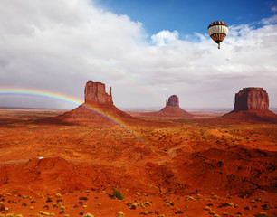 Naklejka premium The balloon flies over Red Desert