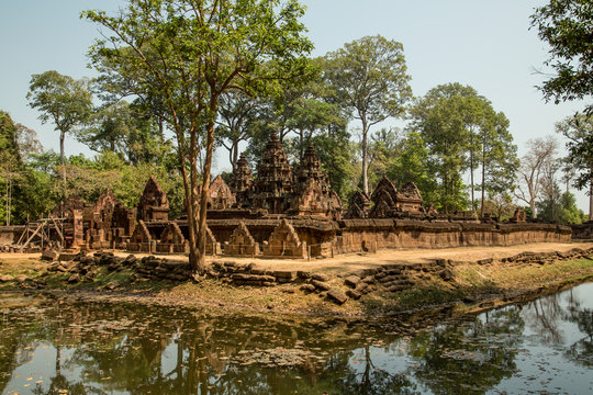 Banteay Srei overview with water