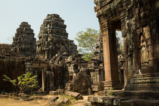 Banteay Kdei carved apsara and entrance to central temples