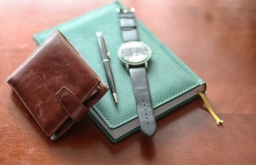 set of men diary wallet watches