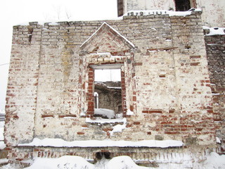 Fototapeta na wymiar The ruins of the church wall in ancient russian monastery