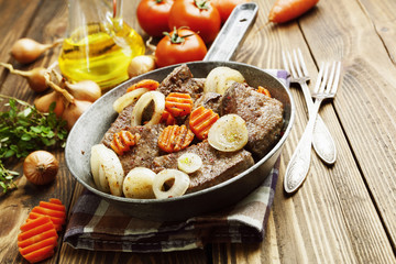 Liver fried with carrot and onion