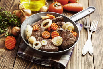 Liver fried with carrot and onion