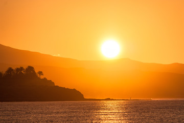 Fototapeta premium Fischer bei Sonnenaufgang