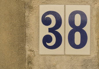 Mediterrane Hausnummer 38