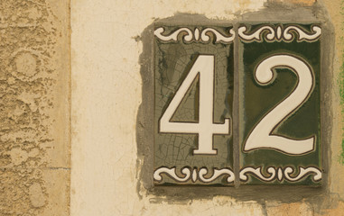 Mediterrane Hausnummer 42