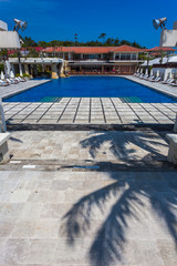 豪華南国リゾートホテルのプール