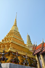 Fototapeta premium Golden pagoda in Grand Palace, Bangkok