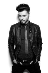 Obraz premium Attractive young business man looking down