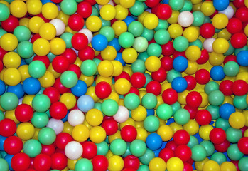 Fototapeta na wymiar цветные пластиковые шары в детской комнате