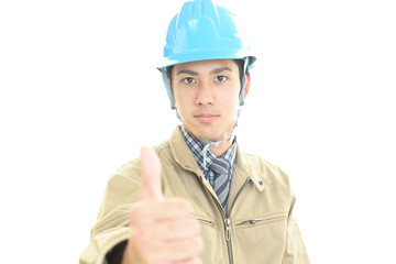 ガッツポーズの作業員