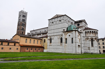 Fototapeta na wymiar Lucca cathedral