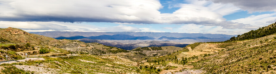 Panorama Hügellandschaft Alpujarras in Andalusien