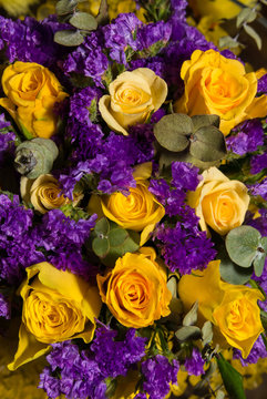 Fototapeta Easter flower bouquet with yellow roses and lavender