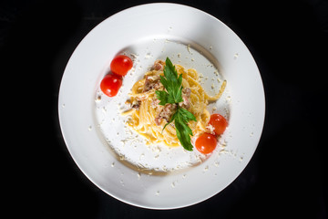 Pasta with mushrooms and tomato

