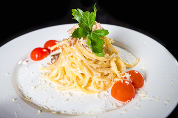 Pasta with mushrooms and tomato
