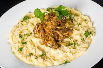 Mashed potatoes with goulash
