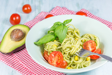 Spaghetti mit Avocado