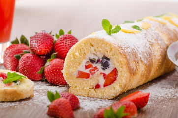 Sponge roll with strawberries and blueberries