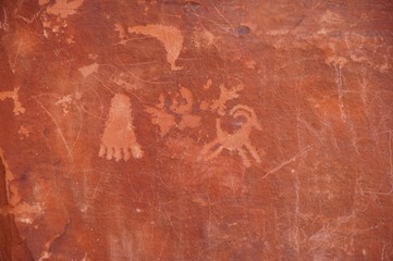 Valley of Fire petroglyphs on the rock.